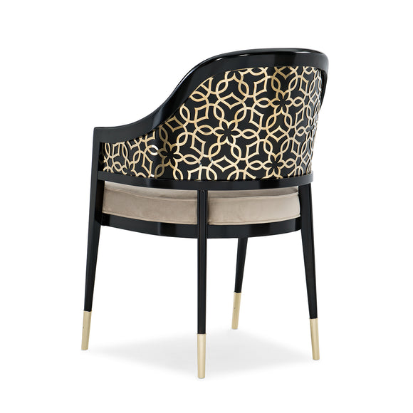 caracole club member at the table dining chairs