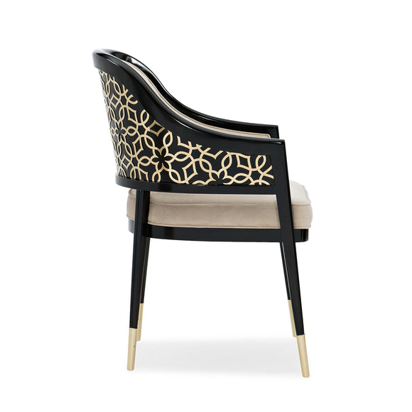 caracole club member at the table dining chairs