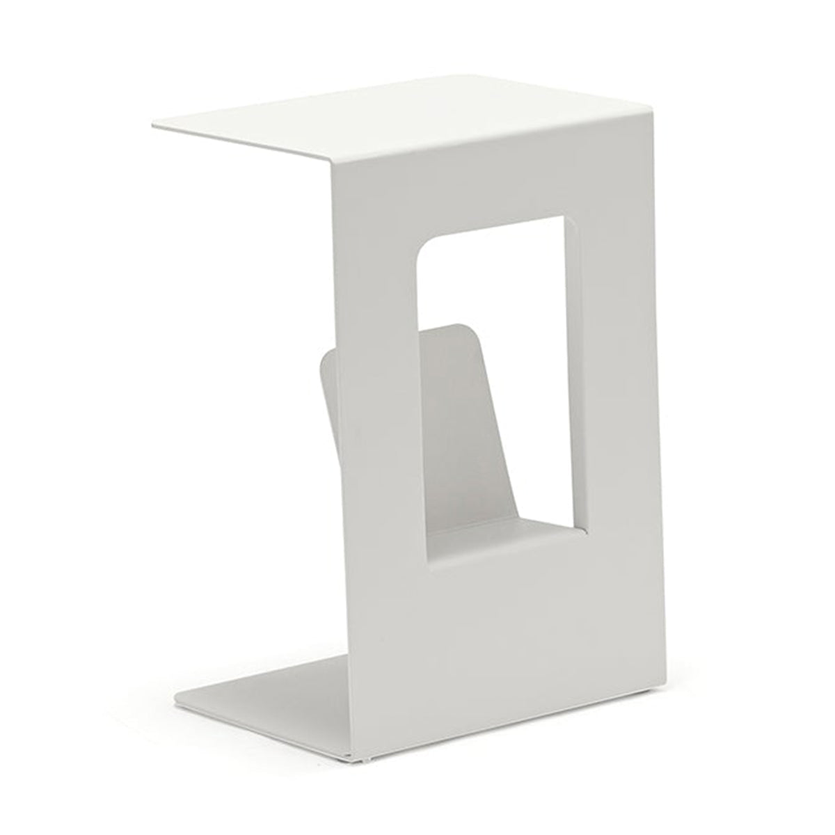 that's living outdoor sweet magazine table white outdoor accent tables